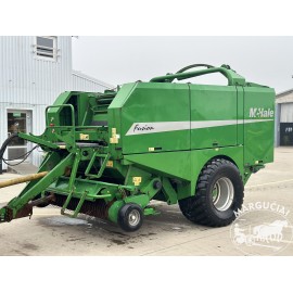Round baler with wrapper "McHale Fusion"