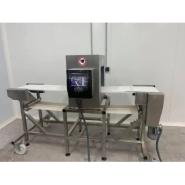 Transporteris su metalo detektoriumi uogoms...